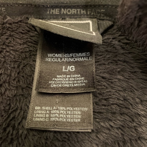 The North Face Women's Classic Black Jacket - Picture 9 of 14